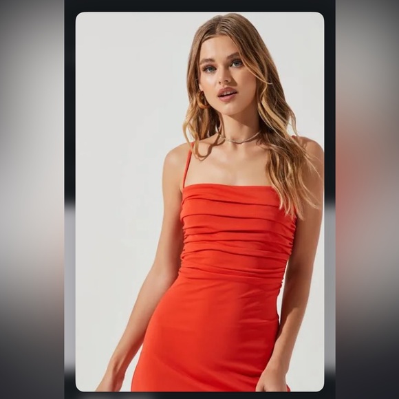 ASTR Geller Rushed Midi Dress - Picture 2 of 14